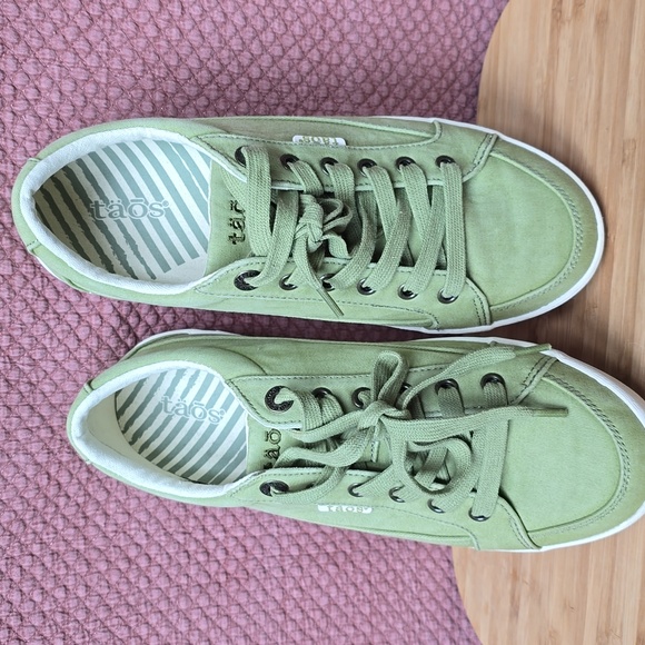 Taos Moc Star 2 Green Lace-Up Sneakers - Picture 2 of 13
